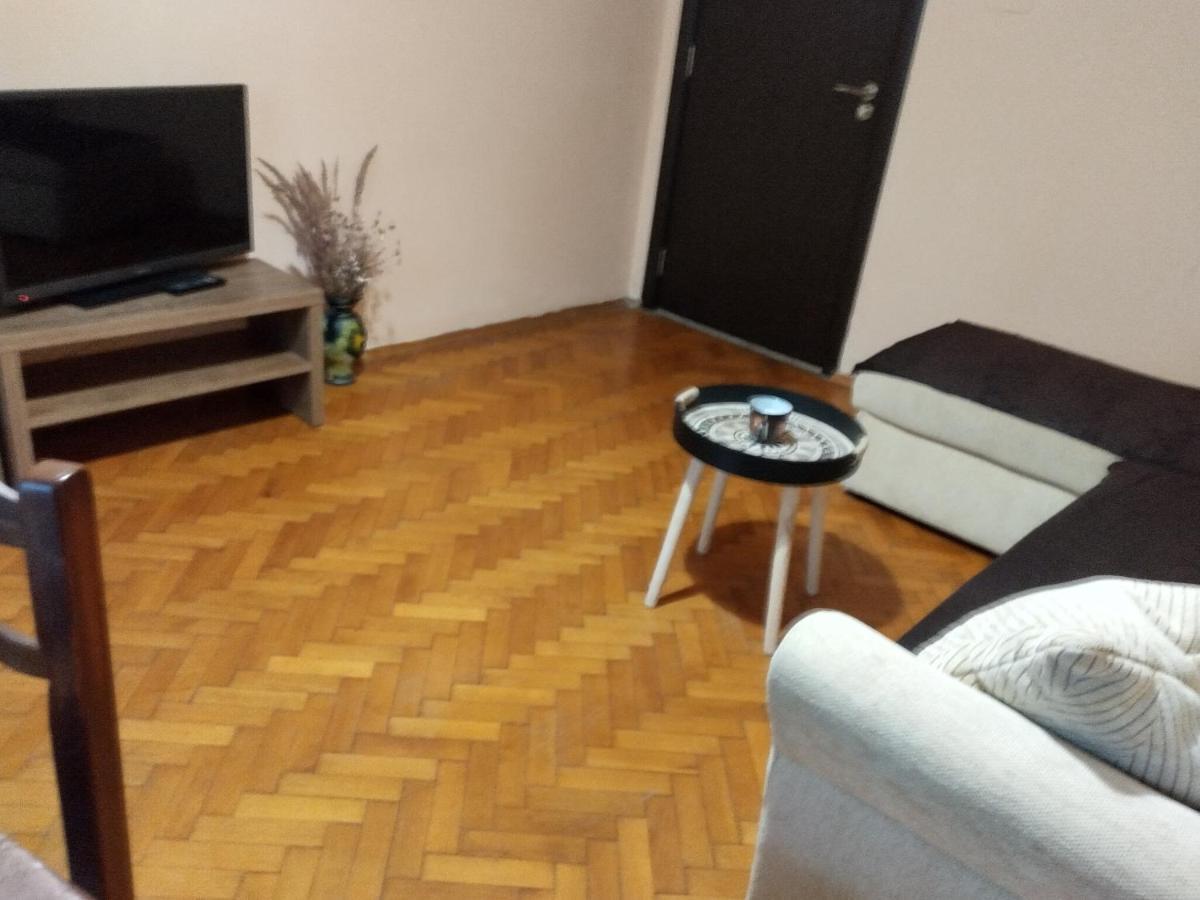 Appartamento Prekrasen Apartament V Burgas Esterno foto